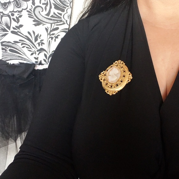 FLORENZA Vintage Cameo Brooch - Picture 7 of 7